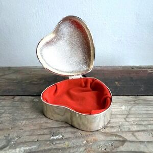 International Silver Co Heart Shaped Silverplate Trinket Box‎
